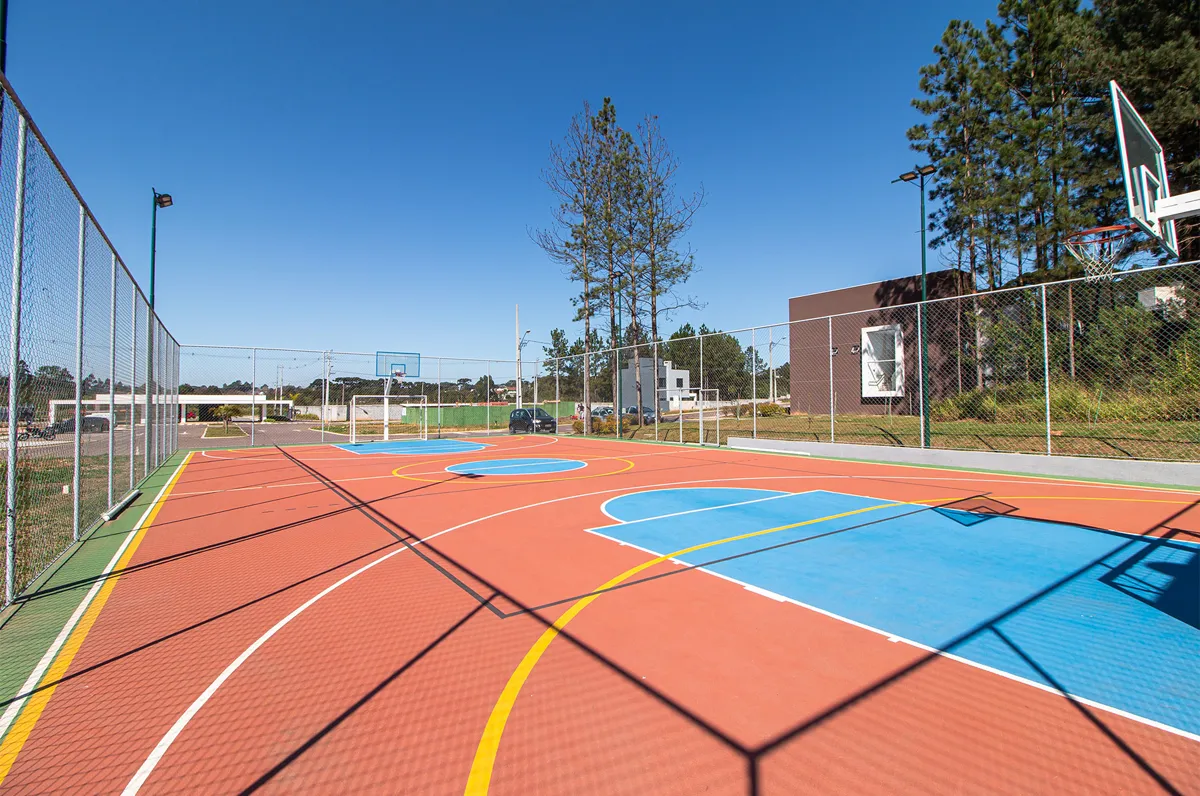 Quadra poliesportiva — futsal, vôlei e basquete